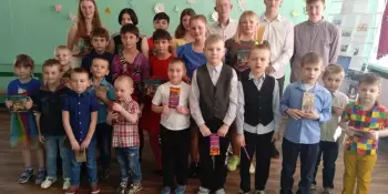 С праздником, девчонки!